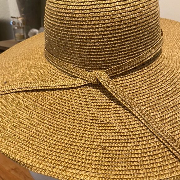 Straw sunhat - adjustable rim - Picture 2 of 3